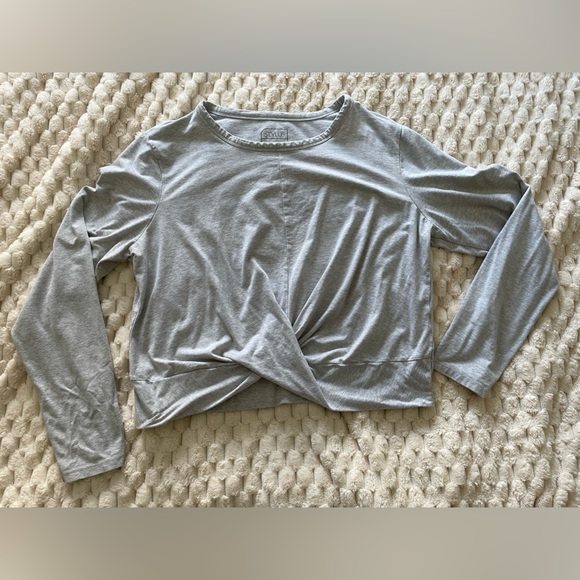 Women’s XL Gray and Burgundy Wine long sleeve tops - Picture 3 of 3